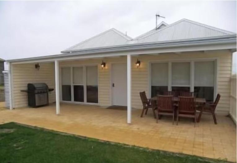Surfside Holiday Park Warrnambool Exteriör bild